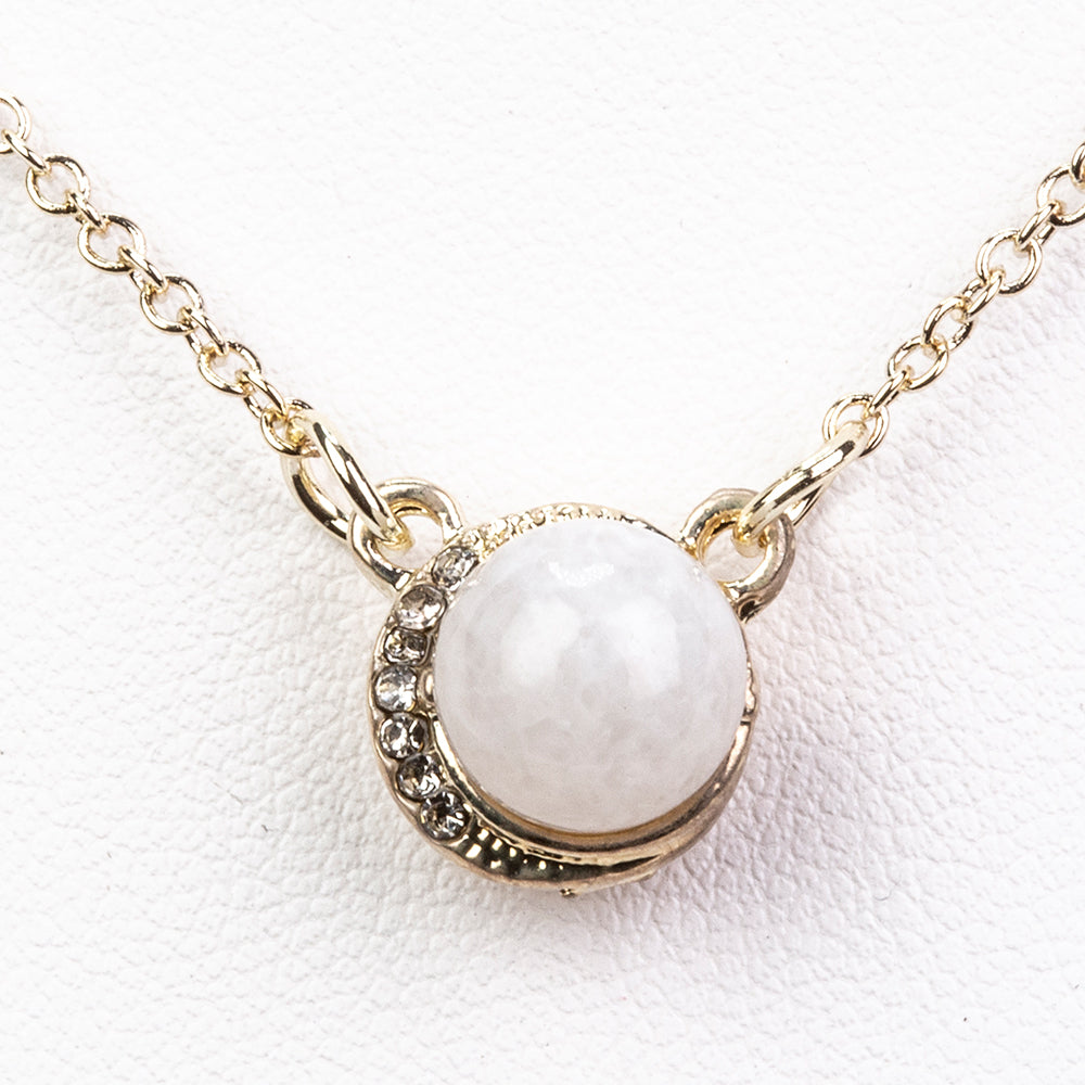 Arany tónusú Emporia Ötvözetű Nyaklánc Szivárvány Holdkővel és Fehér Emporia® Kristállyal