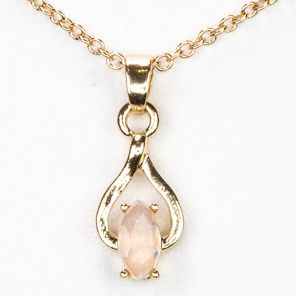 Arany tónusú Emporia Ötvözetű Nyaklánc Etiópiai Opállal és Fehér Emporia® Kristállyal ( Nyaklánc+Medál )