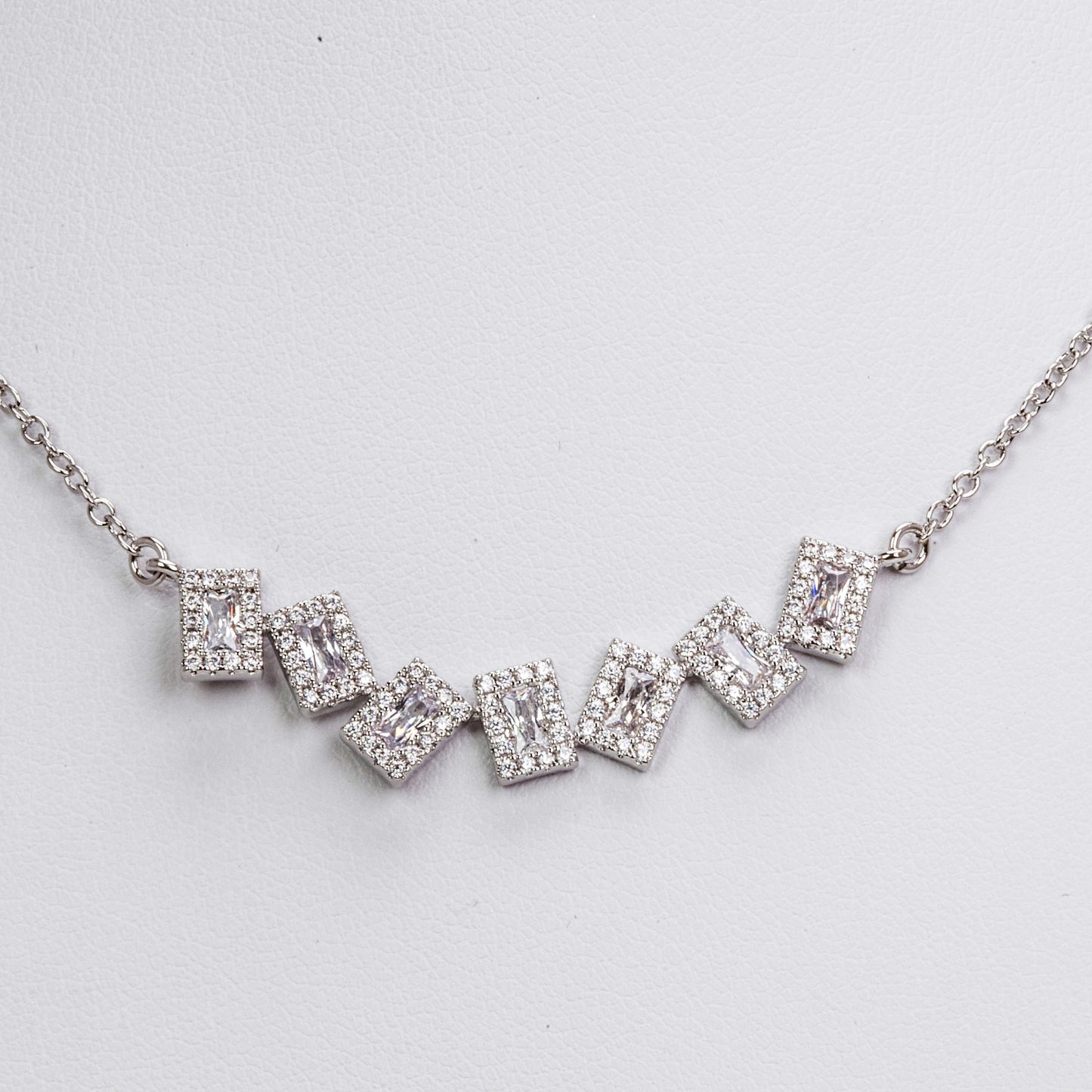 Arany tónusú Emporia Ötvözetű Nyaklánc Fehér Emporia® Kristállyal