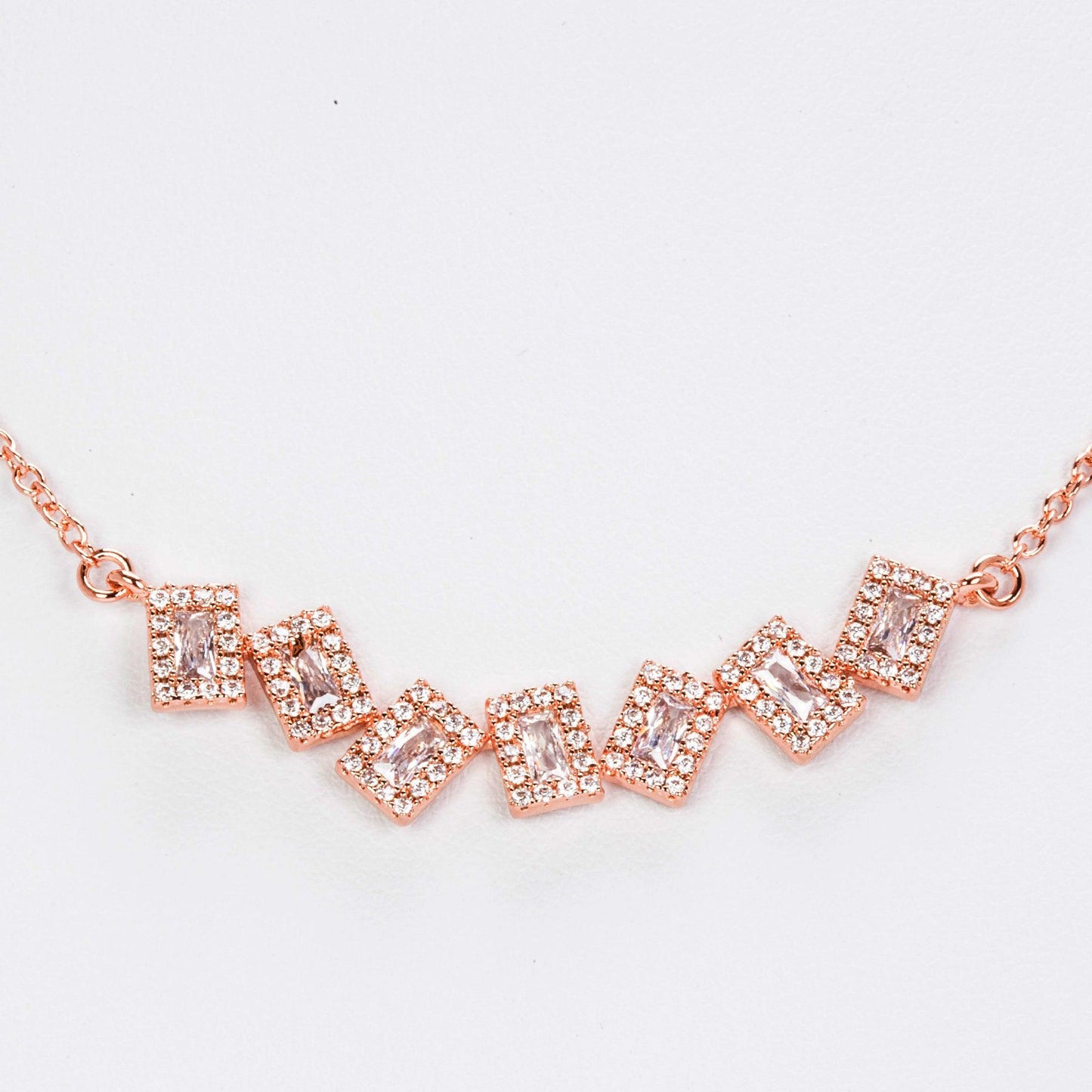 Arany Bevonatú Nyaklánc Fehér Emporia® Kristállyal - Ékszer Akció