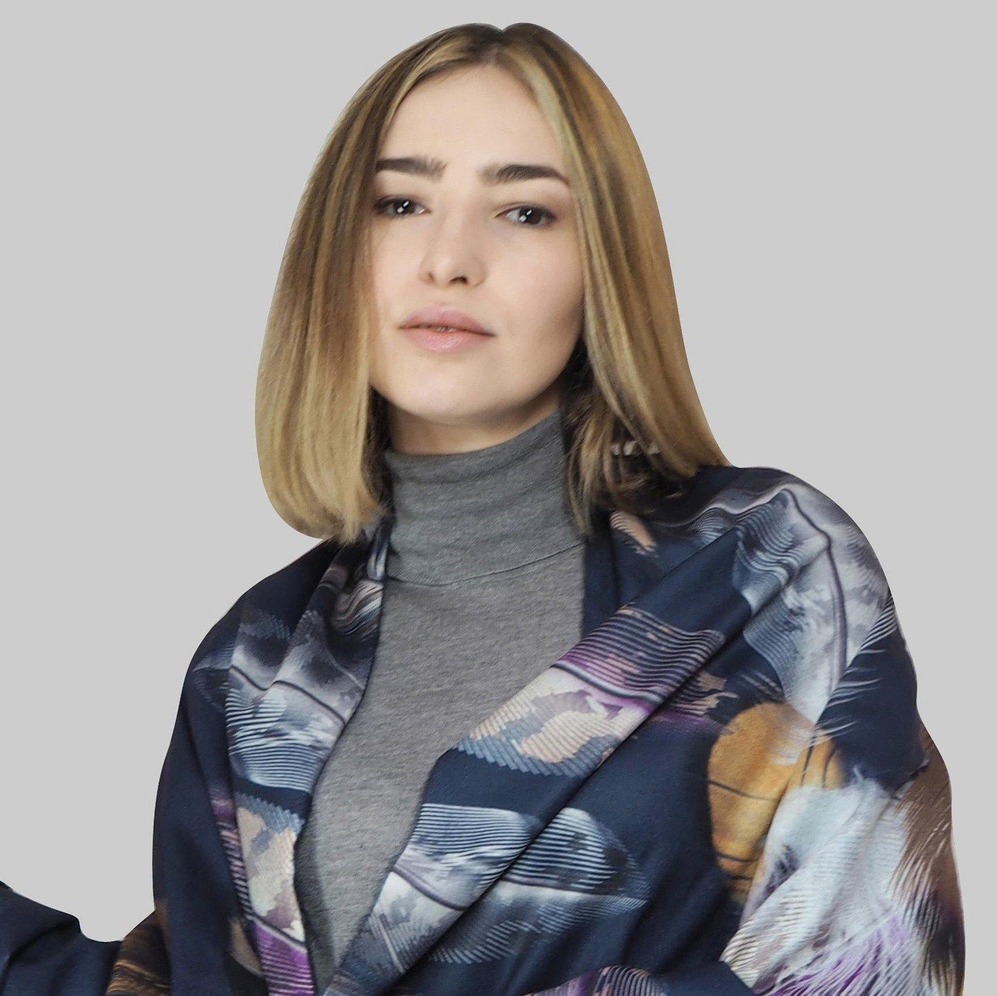 Gyapjú Sál-Kendő, 70 cm x 180 cm, Tollmintás, Sötétkék - Ékszer Akció