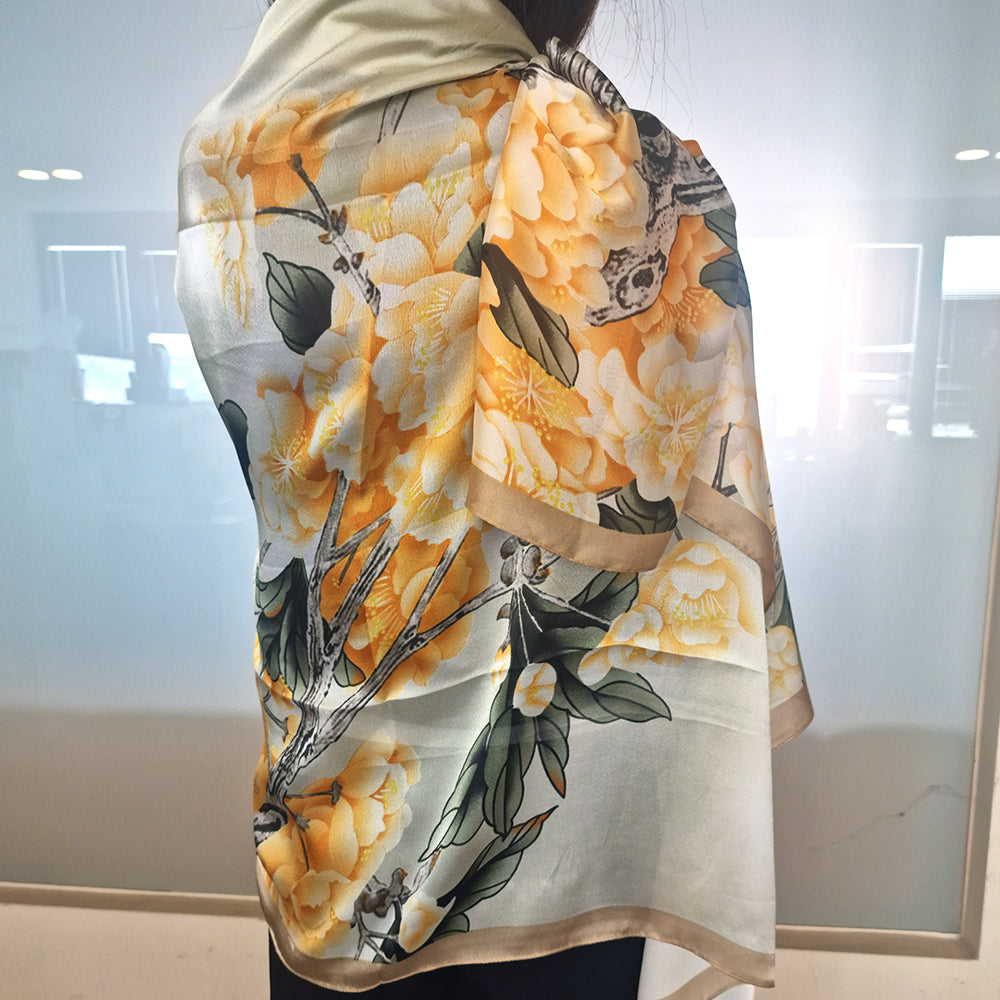 Virágba borult kert mintás sál, sárga, 85 × 180 cm, 100% vegán selyem 3 