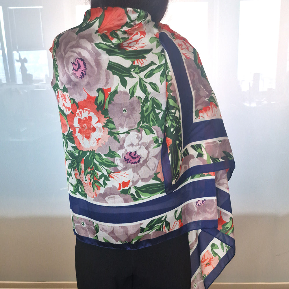 Orchidea mintás sál, kék, 85 × 180 cm, 100% vegán selyem 4 