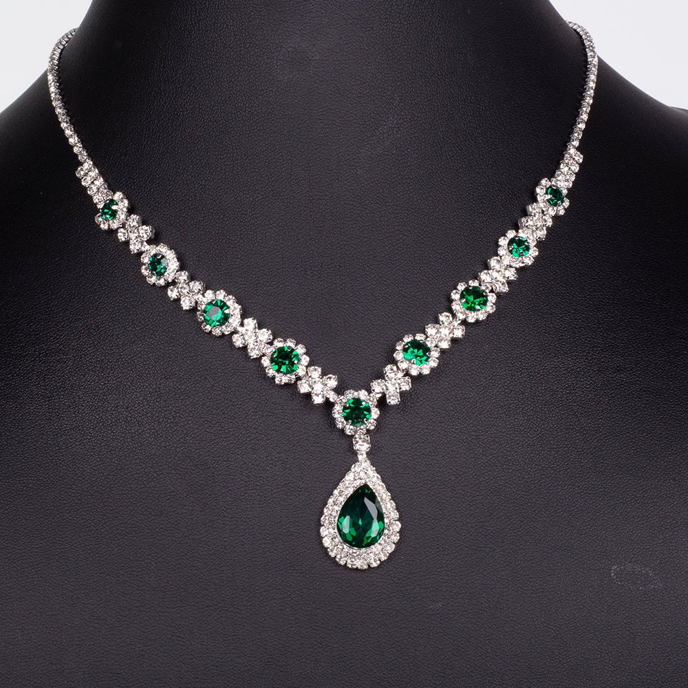 Arany tónusú Emporia Ötvözetű Szett Zöld Emporia® Kristállyal és Fehér Emporia® Kristállyal ( Nyaklánc+Fülbevaló+Karkötő+Gyűrű ) 9 