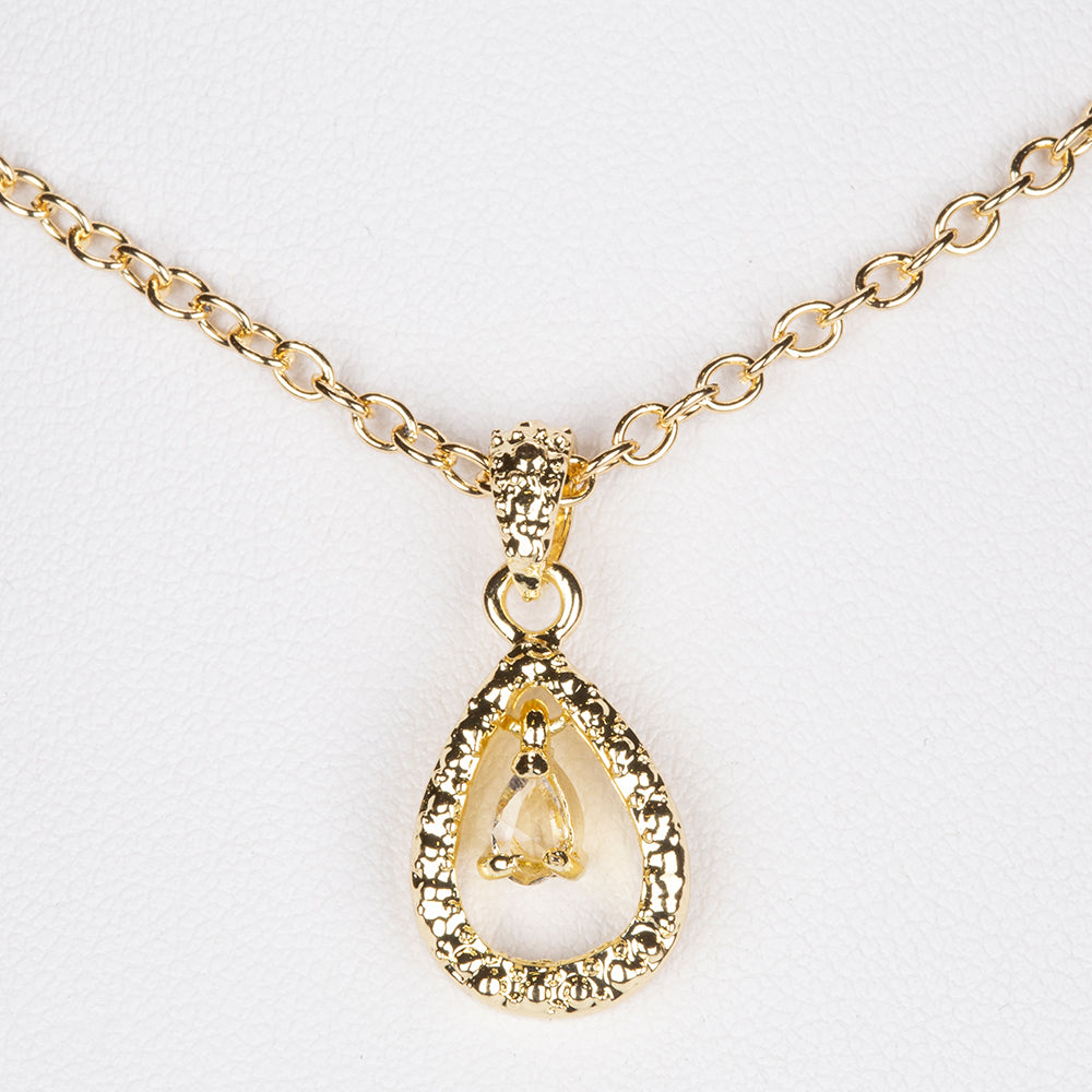 Arany tónusú Emporia Ötvözetű Óra Rubinnal és Fehér Emporia® Kristállyal ( Nyaklánc+Fülbevaló+Medál )