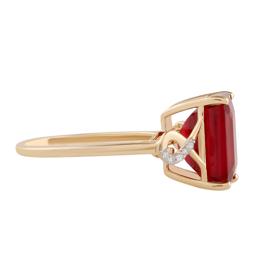 9 Karátos Arany Gyűrű Madagaszkári Rubinnal és Fehér Cirkónnal