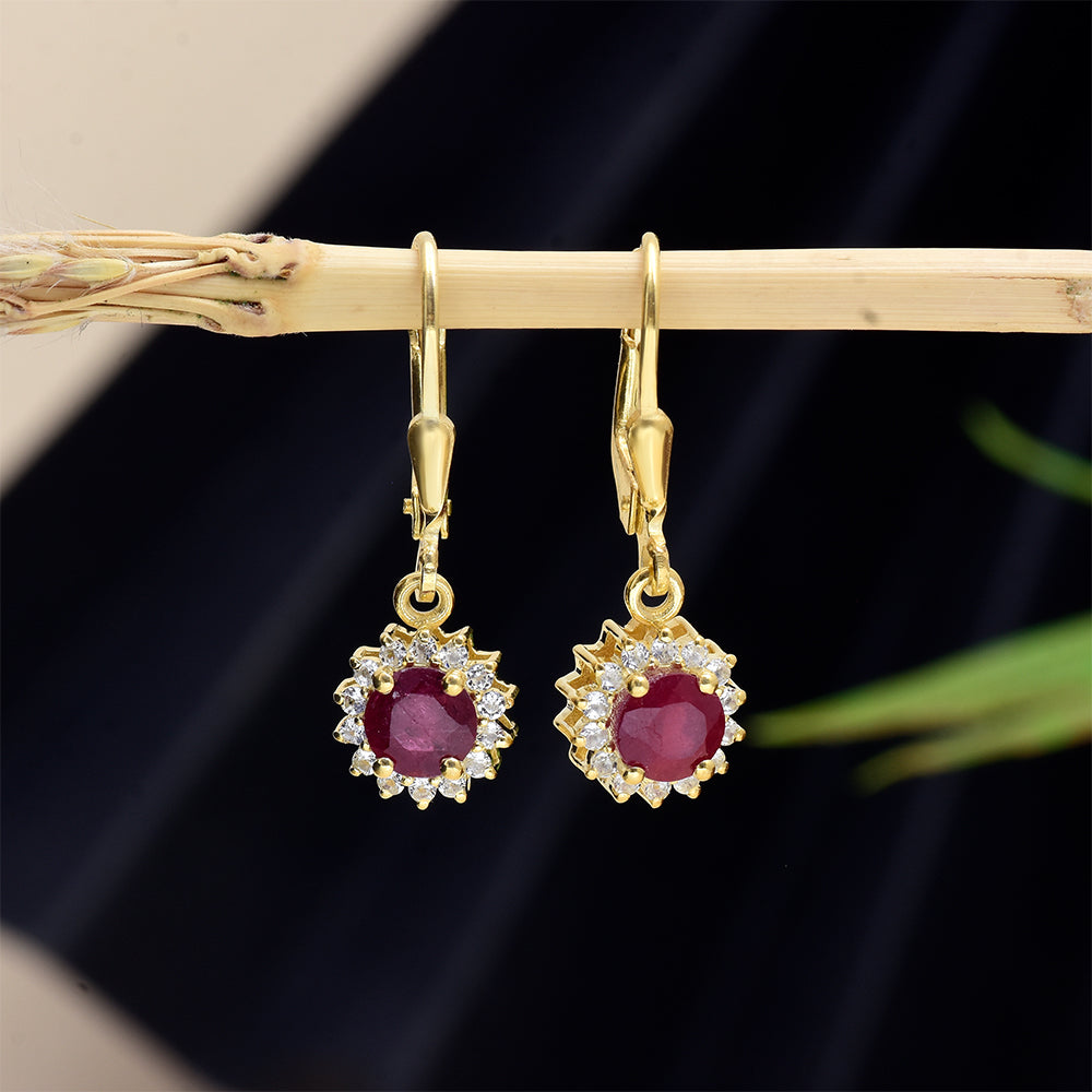Arannyal Bevont Ezüst Fülbevaló Madagaszkári Rubinnal és Fehér Topázzal