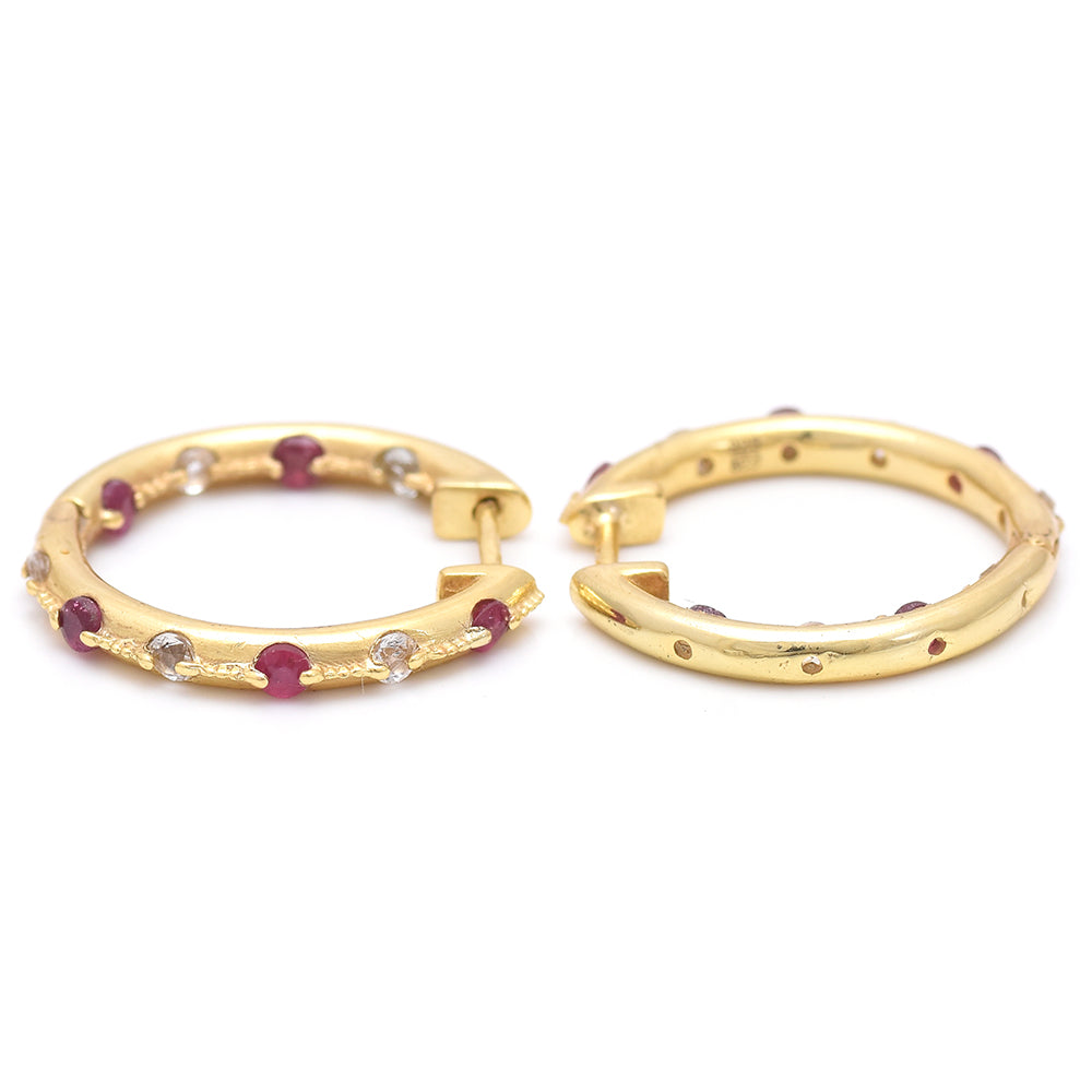 Arannyal Bevont Ezüst Fülbevaló Madagaszkári Rubinnal és Fehér Topázzal 2 