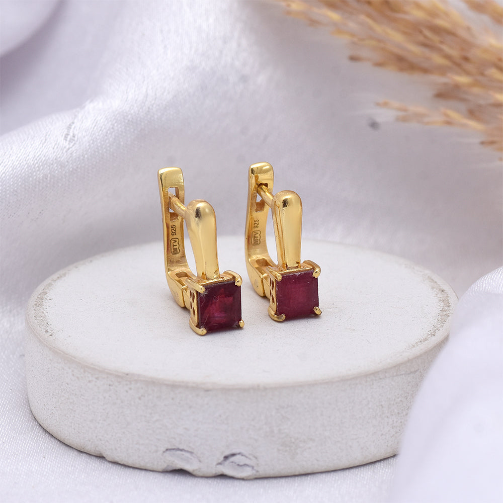 Arannyal Bevont Ezüst Fülbevaló Madagaszkári Rubinnal 2 