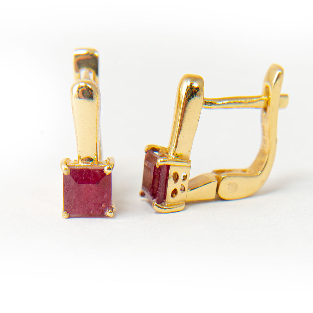 Arannyal Bevont Ezüst Fülbevaló Madagaszkári Rubinnal 1 