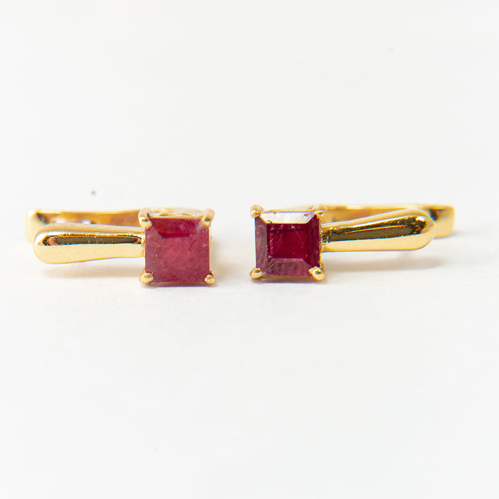 Arannyal Bevont Ezüst Fülbevaló Madagaszkári Rubinnal