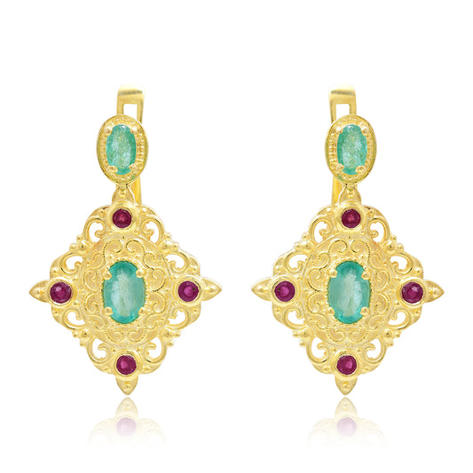 Arannyal Bevont Ezüst Fülbevaló Madagaszkári Rubinnal és Brazil Smaragddal