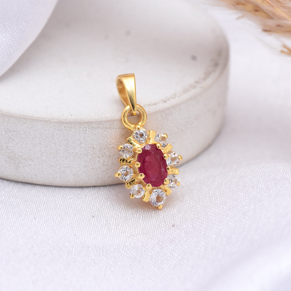 Arannyal Bevont Ezüst Medál Madagaszkári Rubinnal és Fehér Topázzal 1 