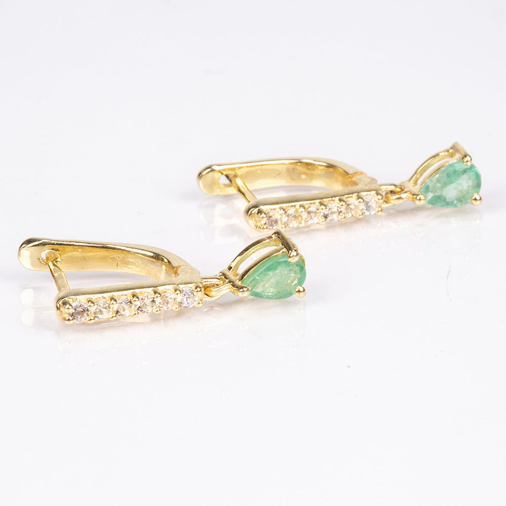 Arannyal Bevont Ezüst Fülbevaló Brazil Smaragddal és Fehér Topázzal