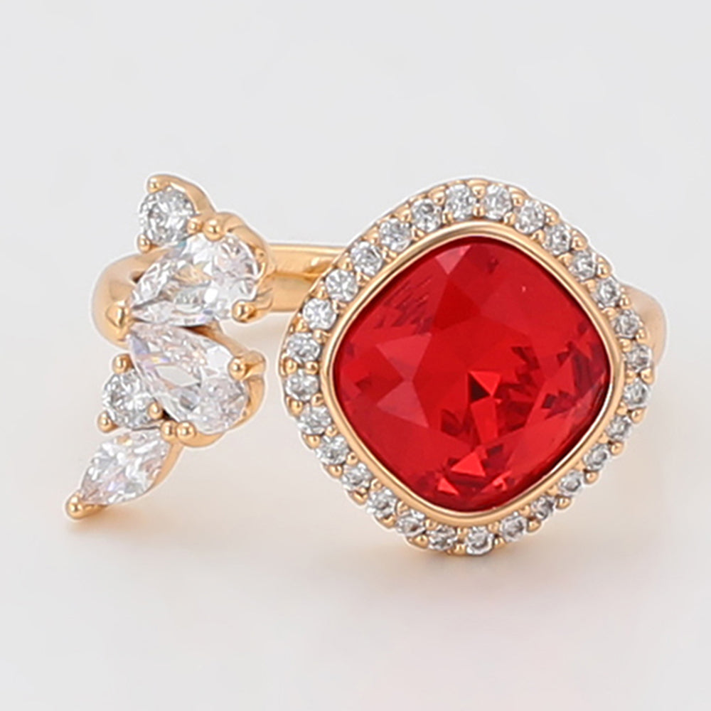 Arany tónusú Emporia Ötvözetű Gyűrű Vörös Emporia® Kristállyal és Fehér Emporia® Kristállyal