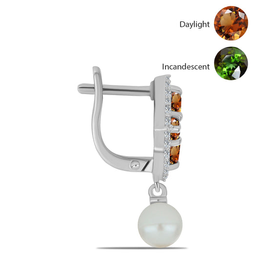 Ezüst Fülbevaló Minősített laboratóriumban előállított Anatóliai Zultanit-tal és Fehér Édesvízi Kagylógyönggyel