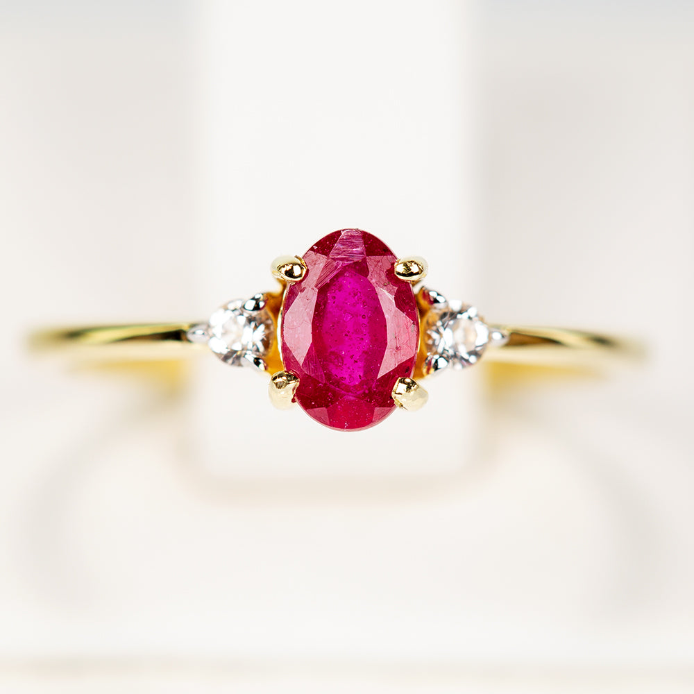 Arannyal Bevont Ezüst Gyűrű Madagaszkári Rubinnal és Fehér Topázzal 2 