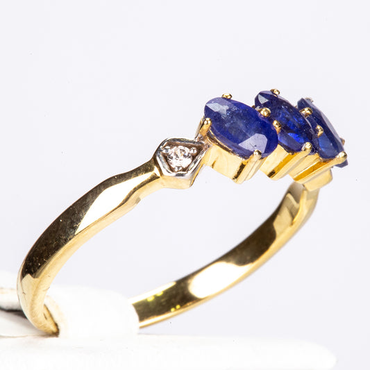 Arannyal Bevont Ezüst Gyűrű Ausztrál Kék Zafírral és Fehér Cirkónnal