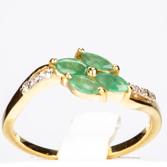 Arannyal Bevont Ezüst Gyűrű Brazil Smaragddal és Fehér Cirkónnal