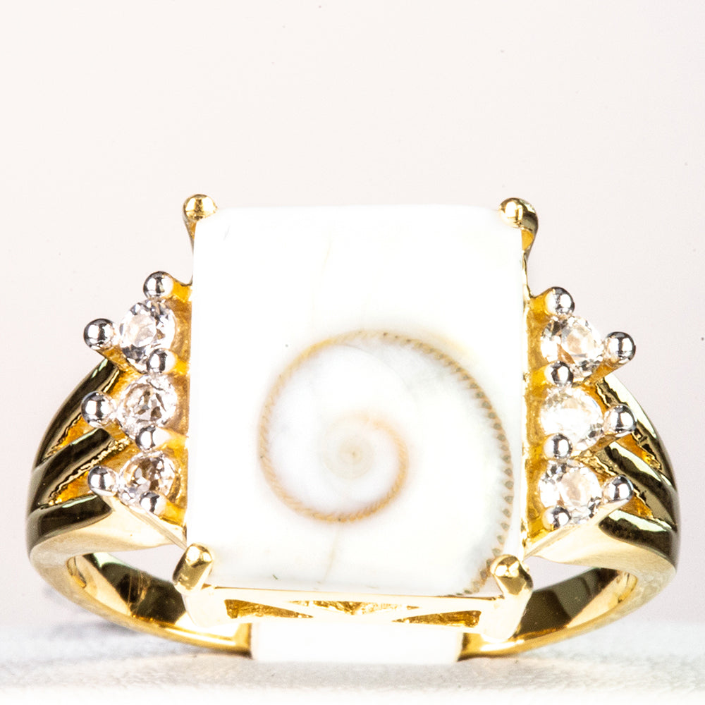 Arannyal Bevont Ezüst Gyűrű Shiva Szeme Kagylóhéjjal és Fehér Topázzal